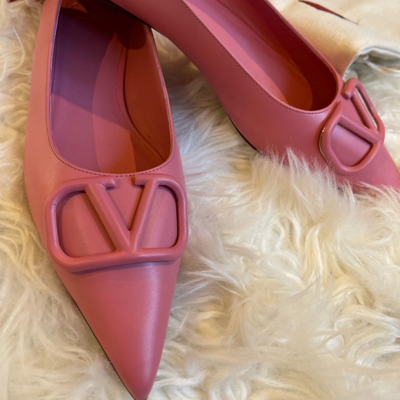 Valentino Logo Flats - Picture 4 of 6